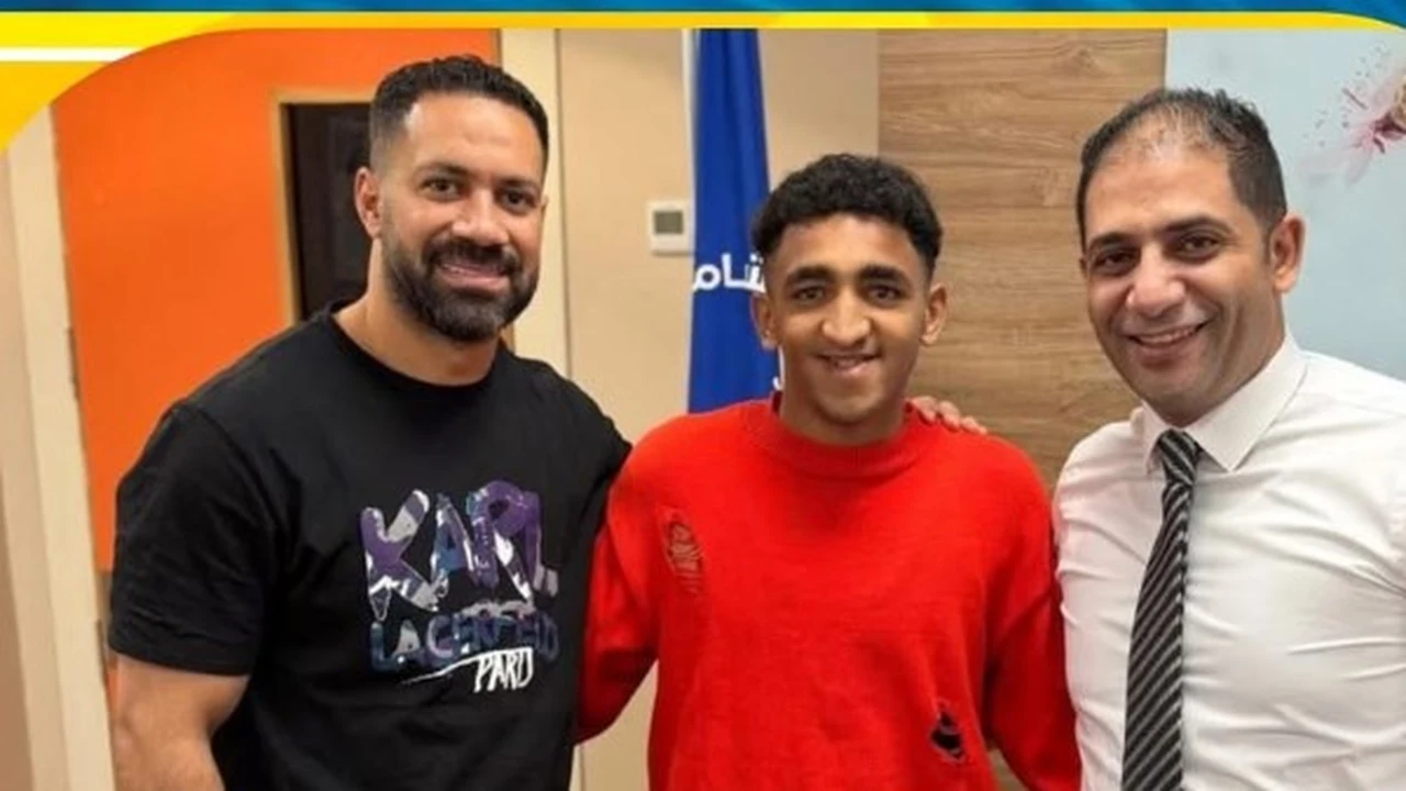 حسني عبد ربه يطمئن على خطاري عقب إصابته أمام مودرن.. ويوجه الشكر لمدير المجمع الطبي